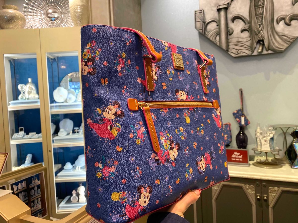 flower-garden-2021-dooney-bag-disneyland-1-7346136