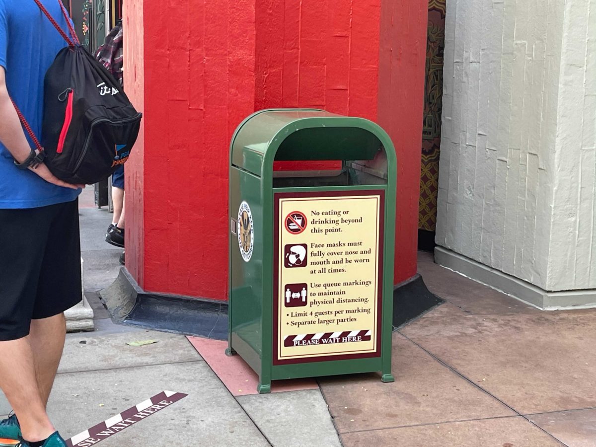 four-per-marker-sign-3370762