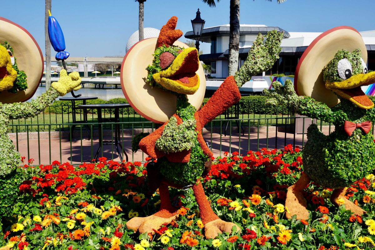 three-caballeros-topiaries-20