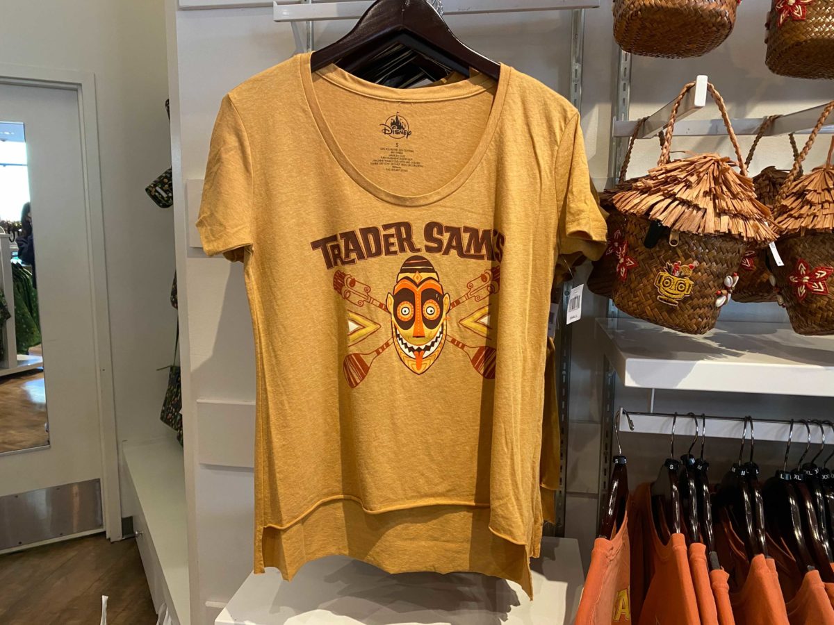trader-sams-scoop-neck-t-shirt-disneyland-1-7545082