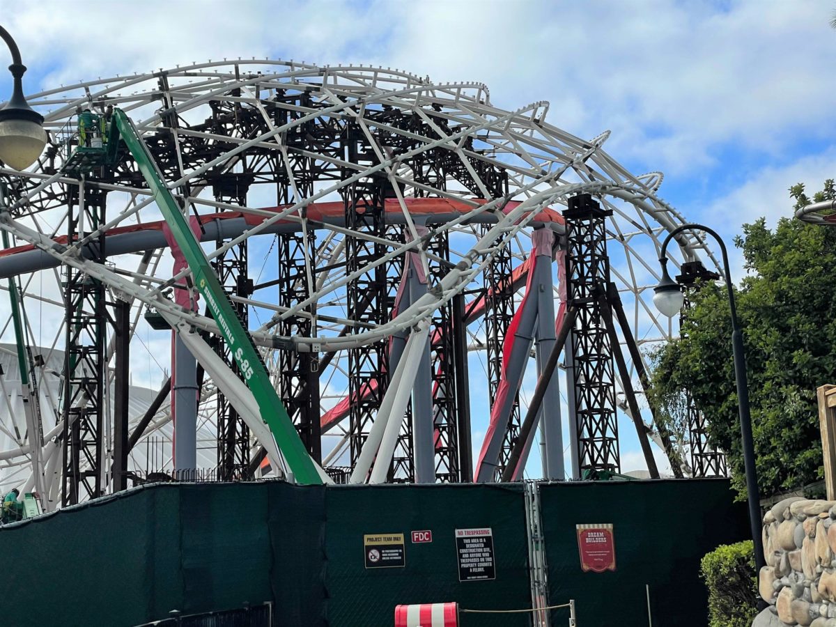 tron-lightcycle-run-construction-march-4-2-1