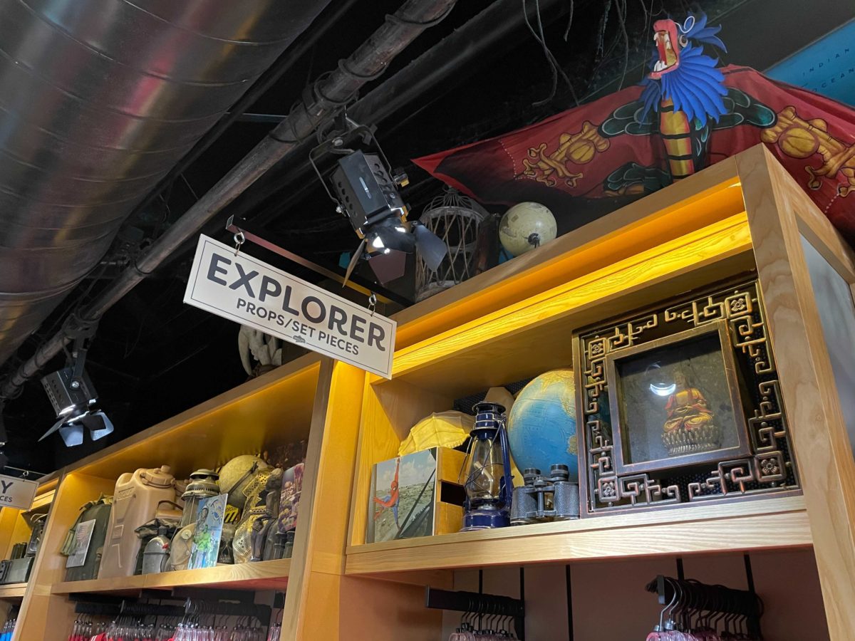 universal-store-props-16