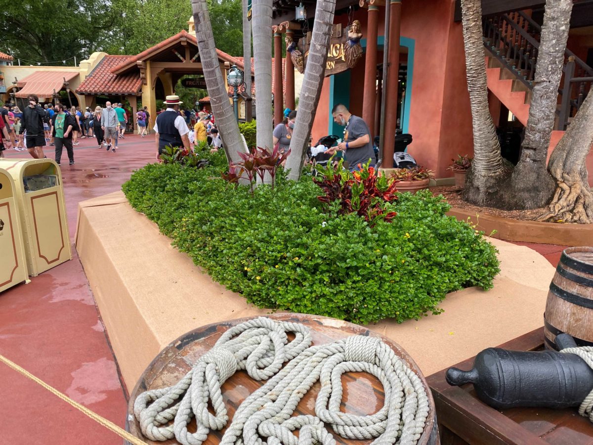 adventureland-planter-3-3168225