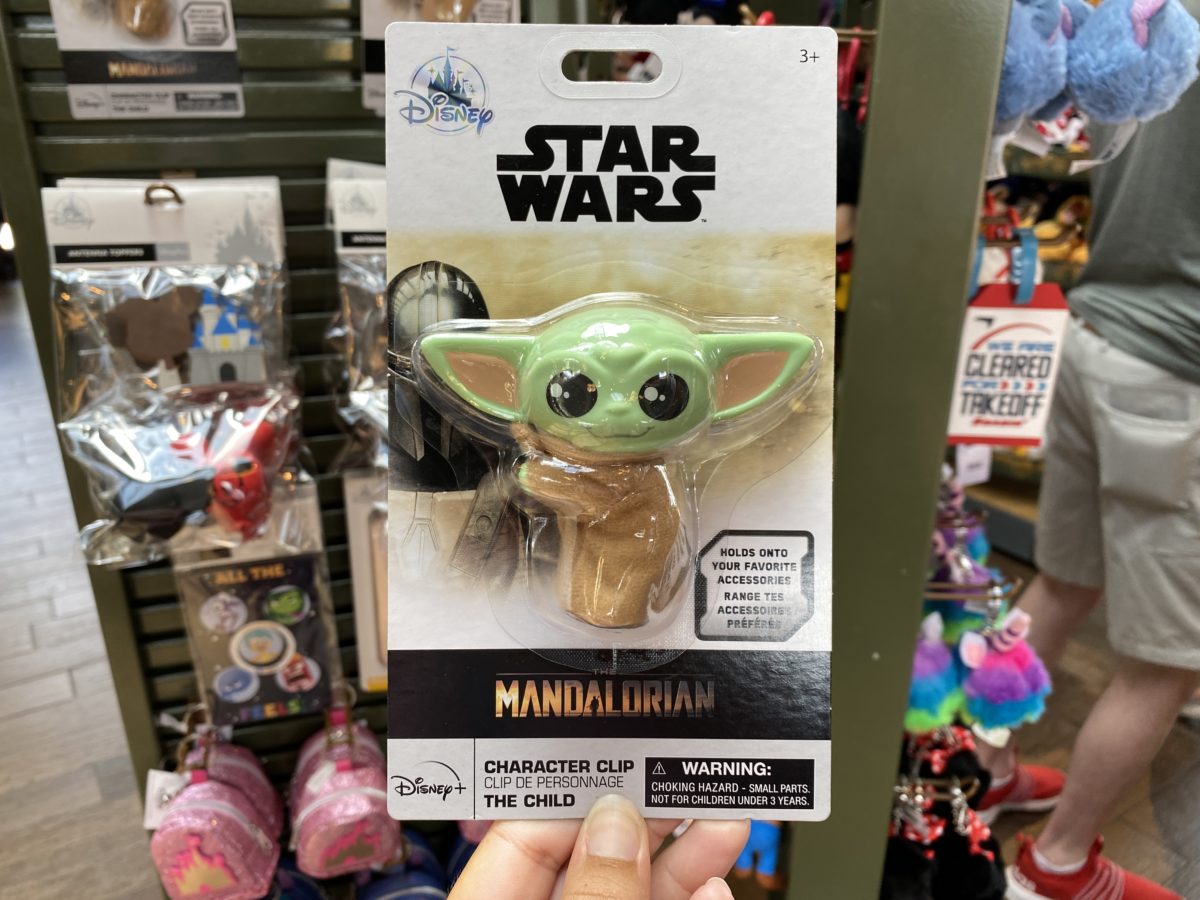 baby-yoda-grogu-character-clip-epcot-04292021