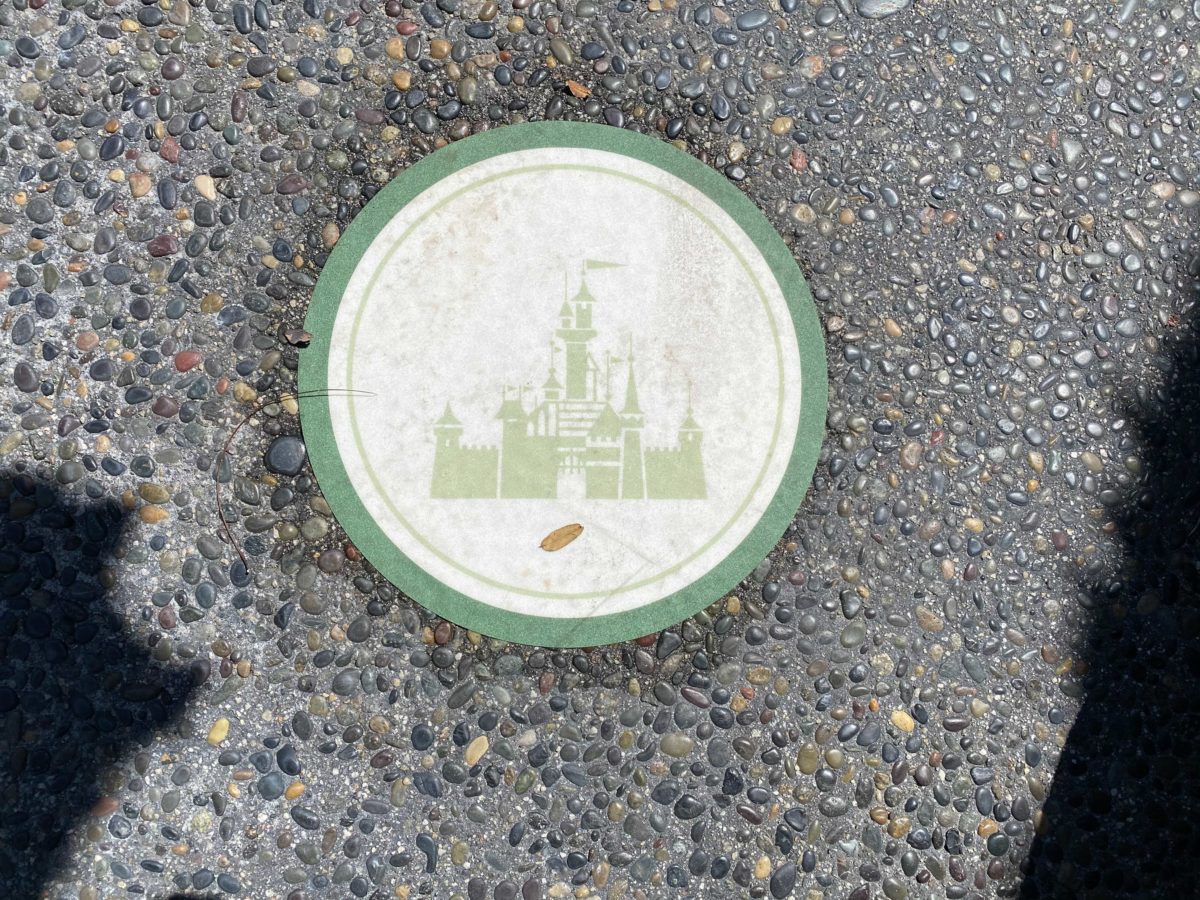 disneyland-physical-distancing-markers-1-7329458
