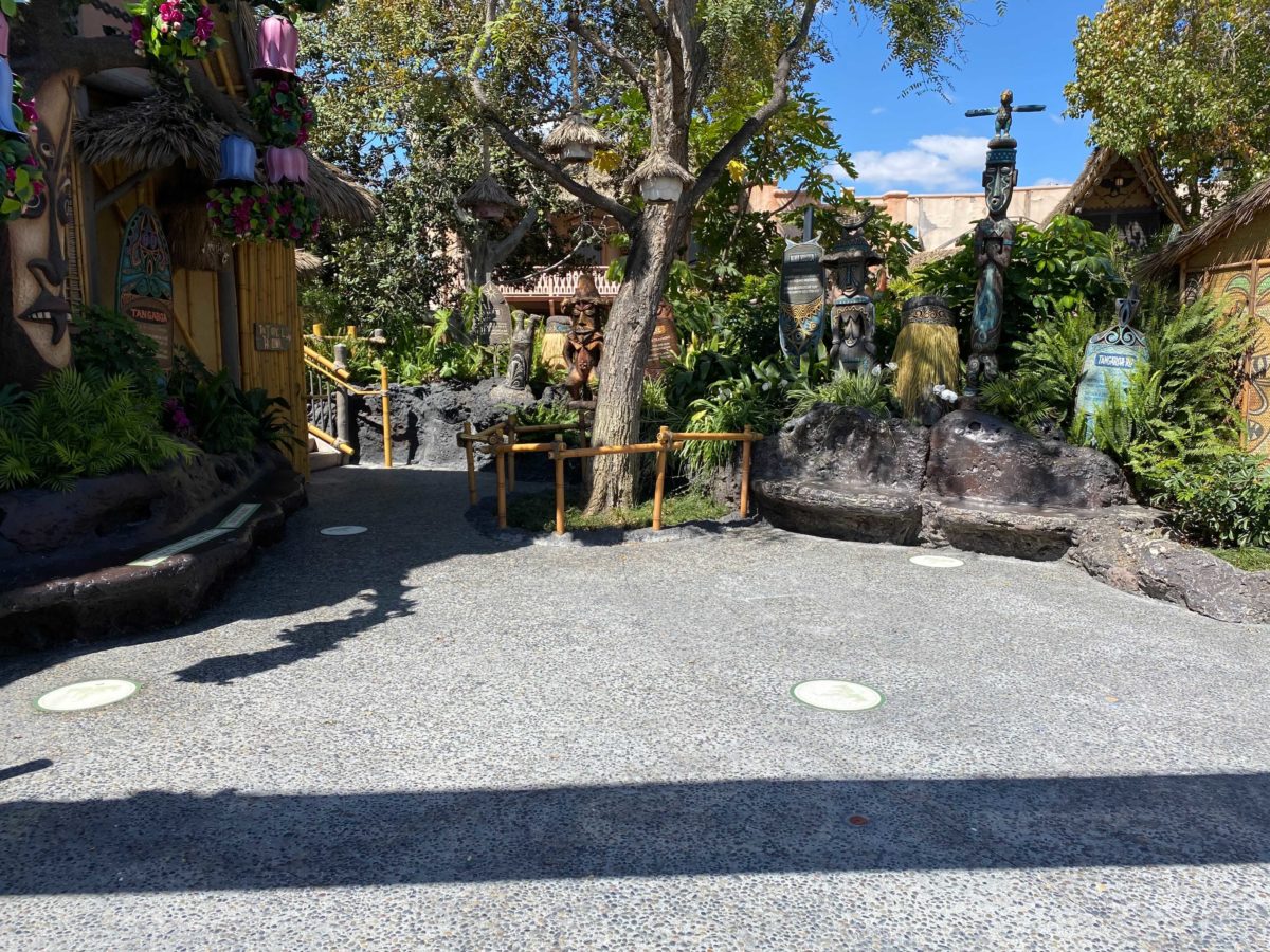 disneyland-physical-distancing-markers-3-6423879