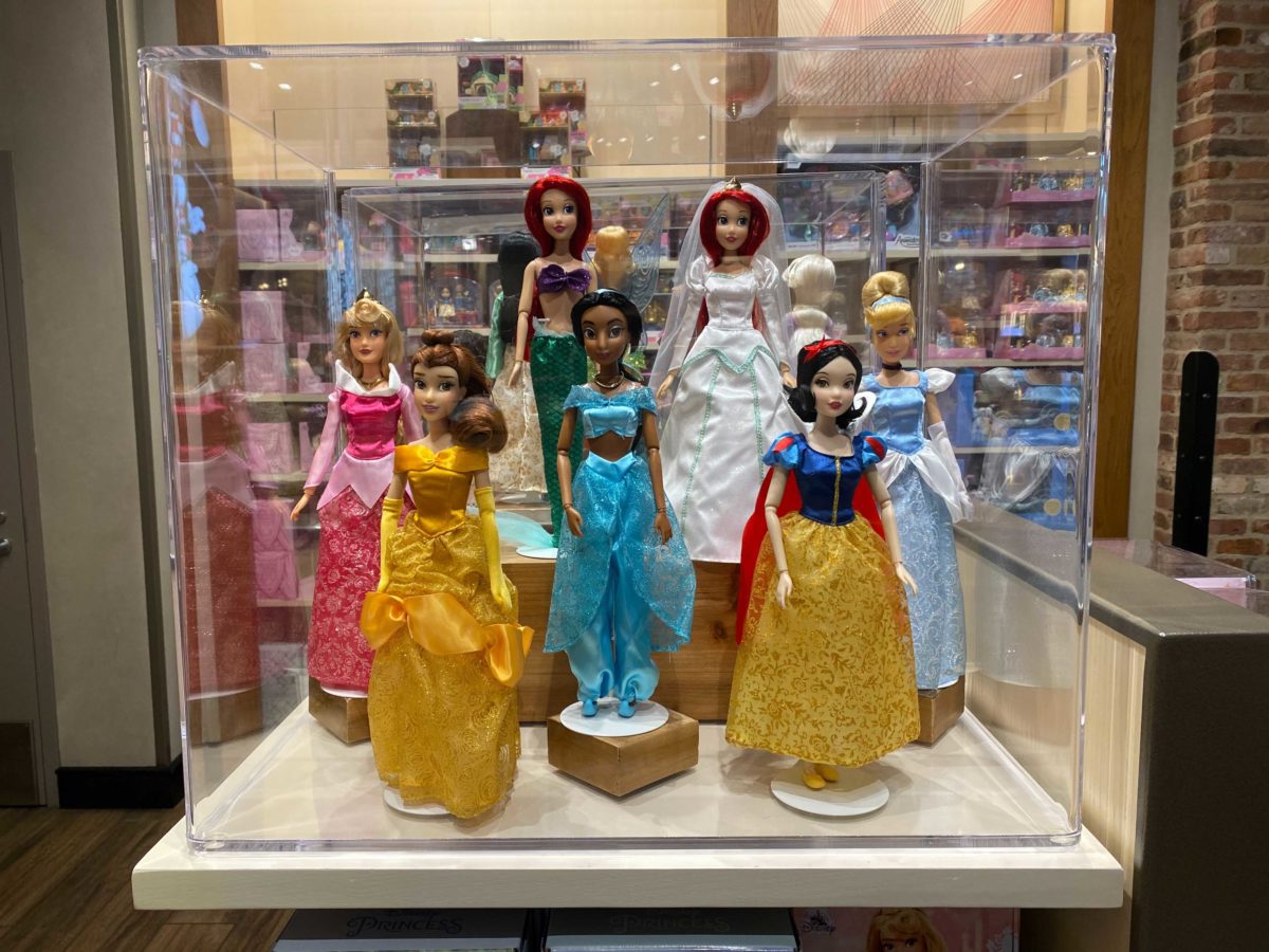 downtown-disney-district-plastic-free-packaging-classic-dolls-3-6780277
