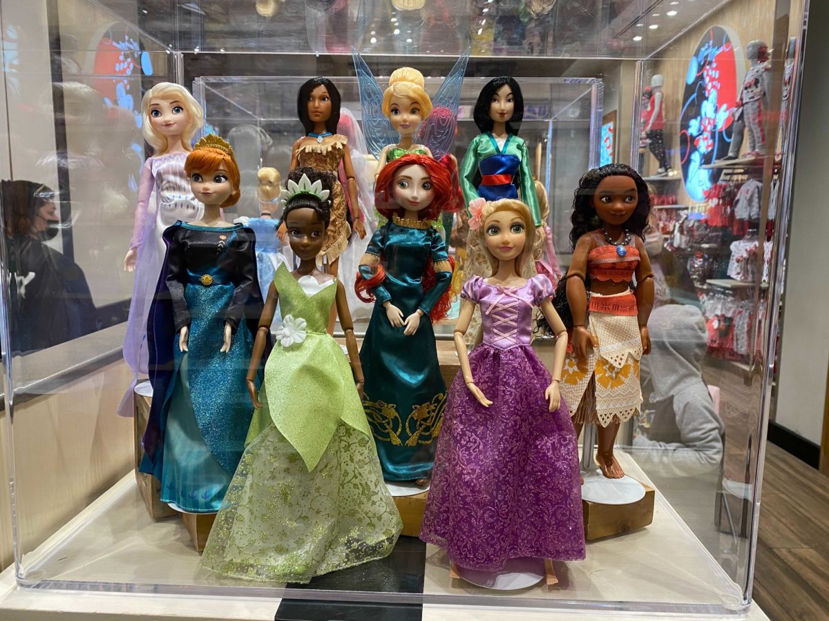 downtown-disney-district-plastic-free-packaging-classic-dolls-4-8018701