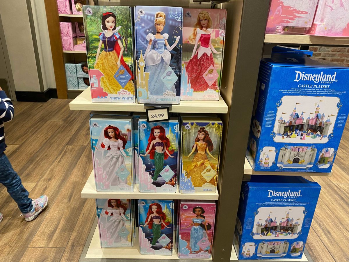 downtown-disney-district-plastic-free-packaging-classic-dolls-6-5050620