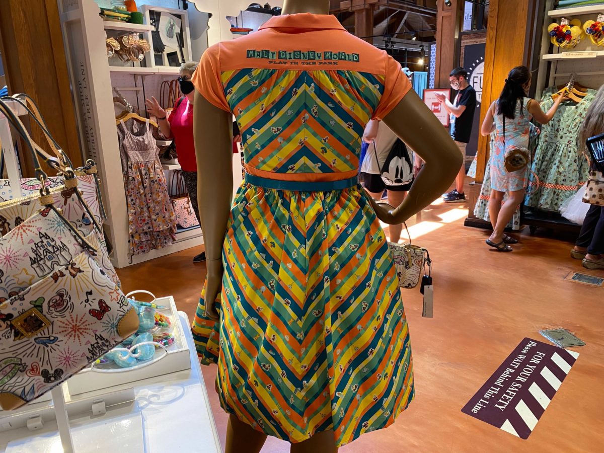 dress-shop-play-in-the-park-4-4720434