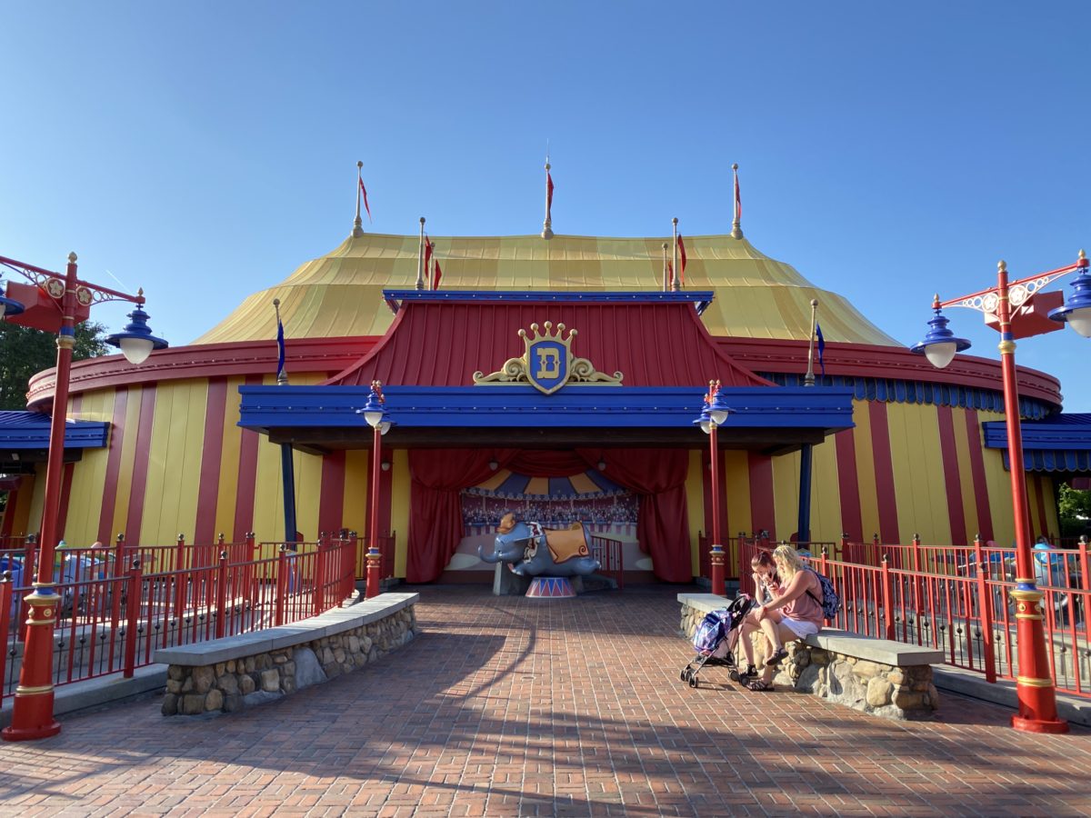 dumbo-center-painting-magic-kingdom-04232021-8070686