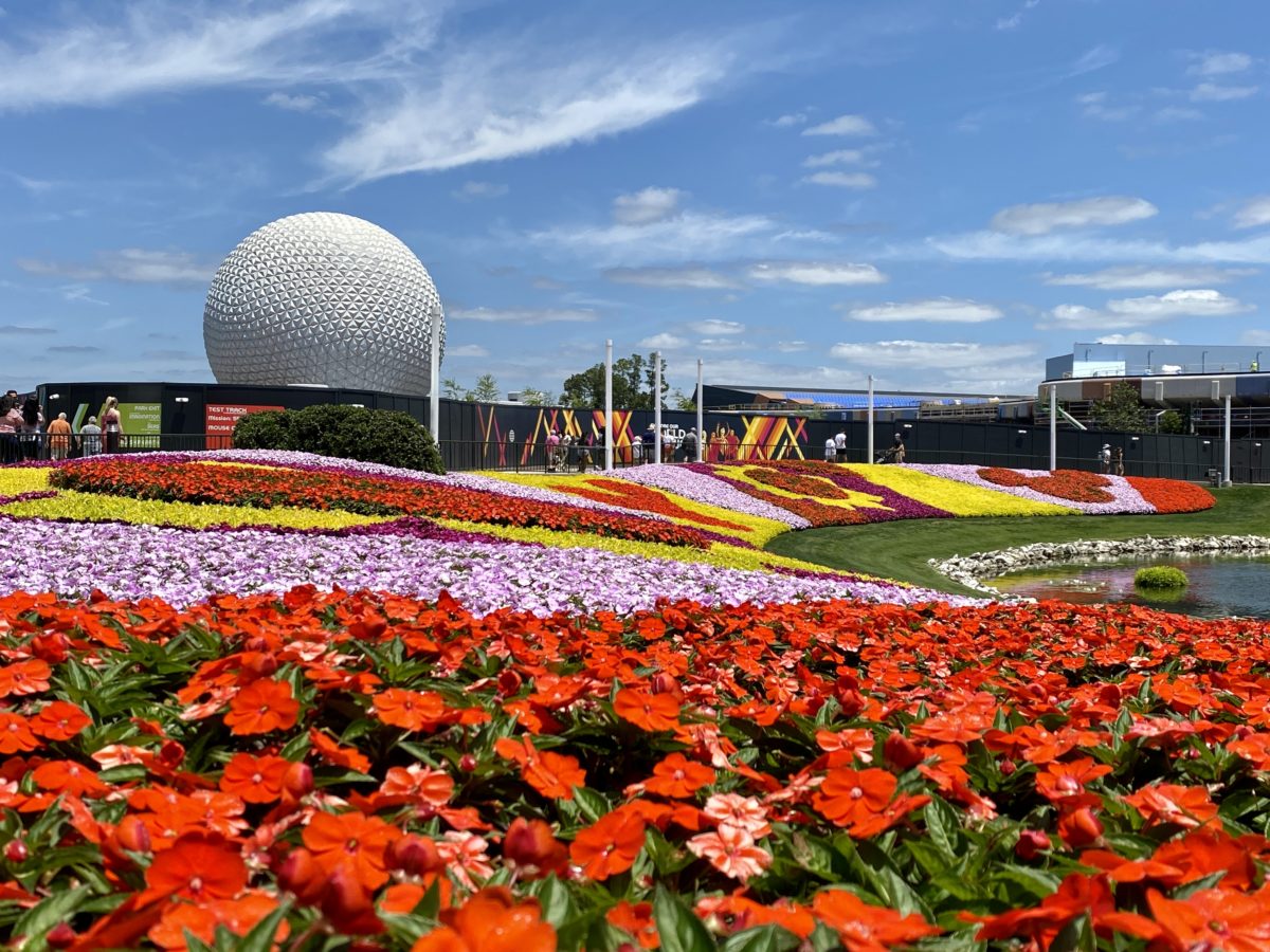 flower-landscaping-installation-spaceship-earth-featured-image-hero-epcot-04272021-1940499