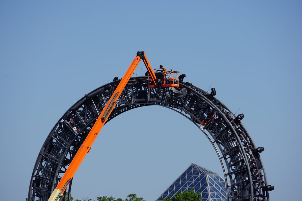 harmonieux-ring-barge-man-lift-work-epcot-04132021-7589817
