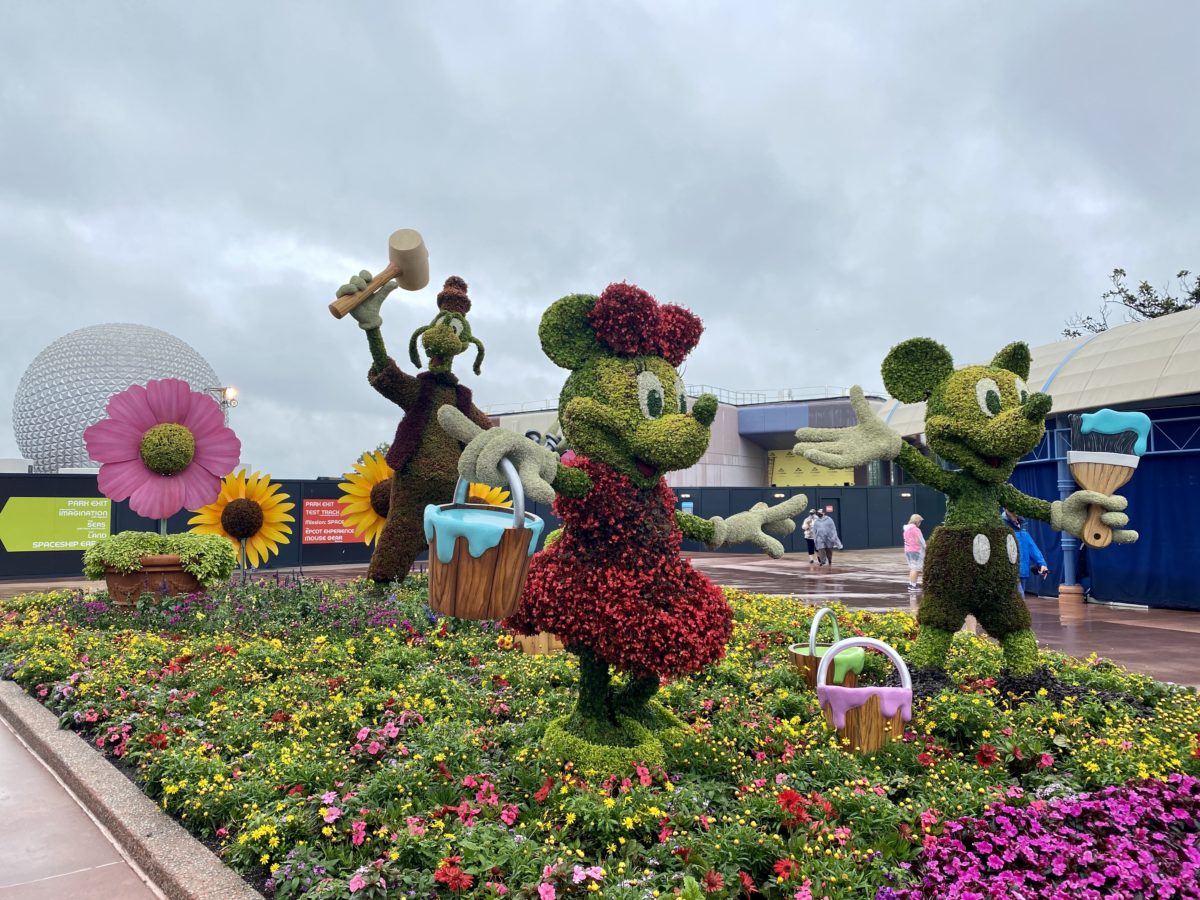mickey-minnie-goofy-topiaries-featured-image-hero-epcot-04202021-7084480