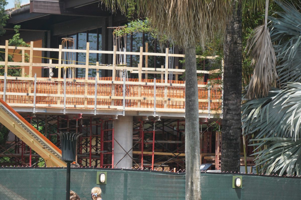 polynesian-village-and-resort-construction-monorail-station-15-1039111