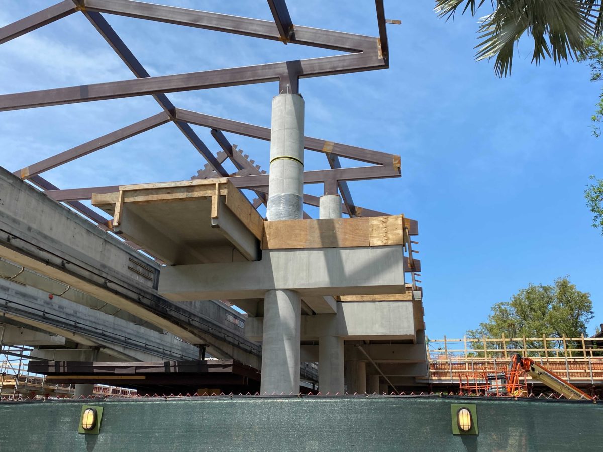 polynesian-village-and-resort-construction-monorail-station-19-4349067