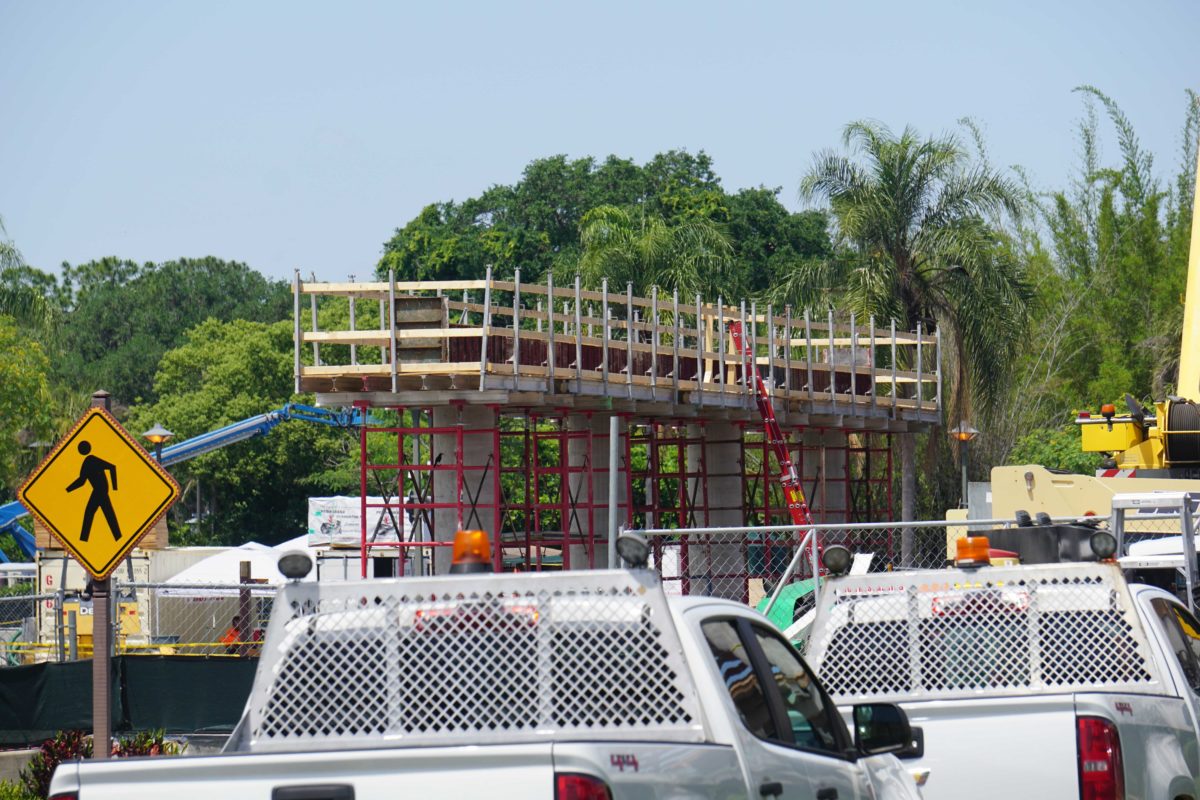 polynesian-village-and-resort-construction-monorail-station-6-7070943