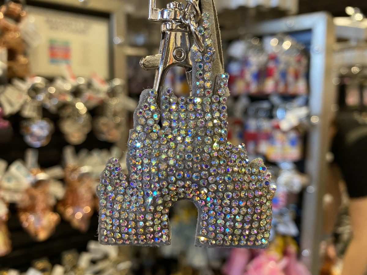 rhinestone-castle-felt-keychain-detail-epcot-04202021-1192735