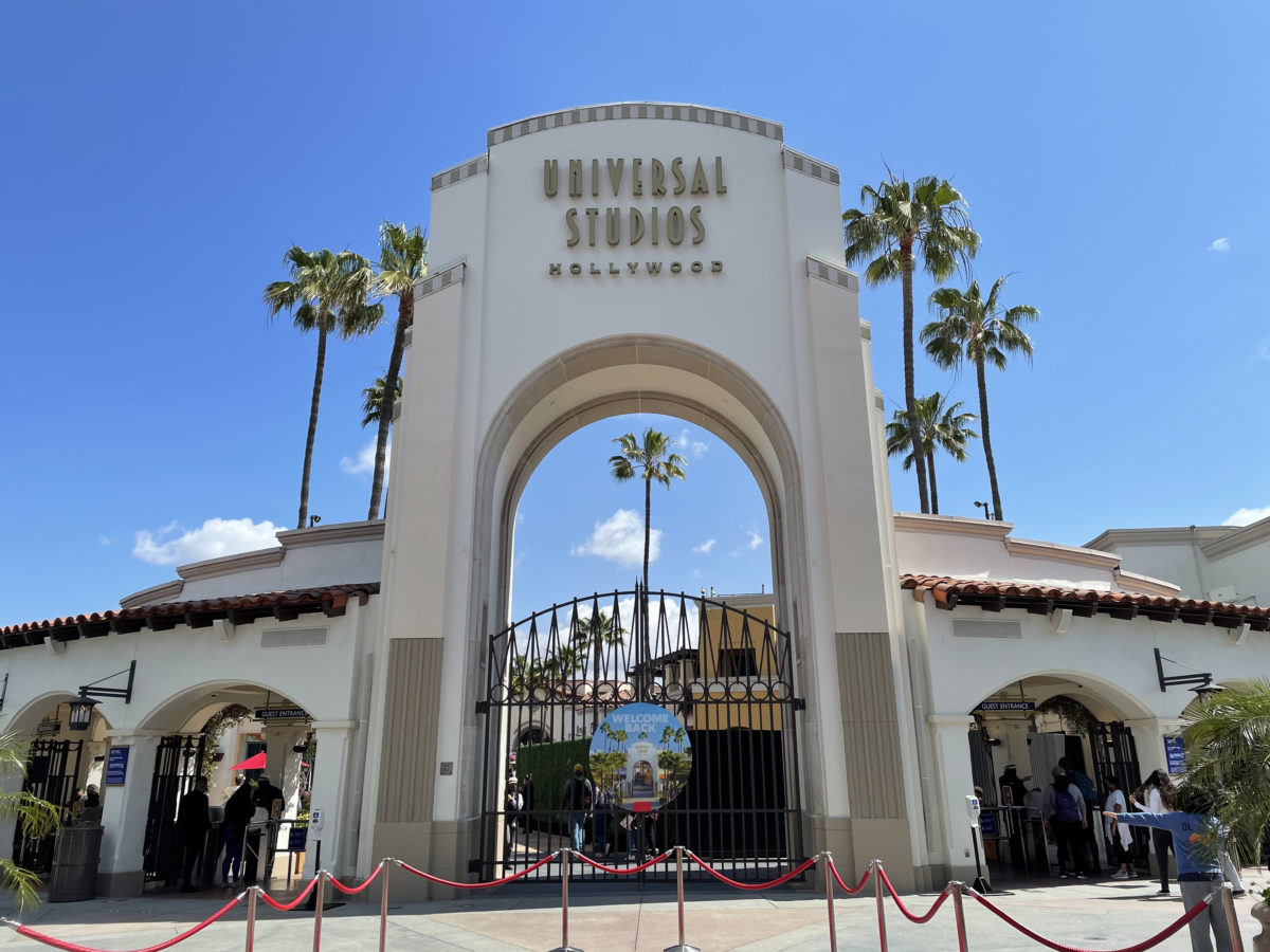 universal-studios-hollywood-arch-april-2021