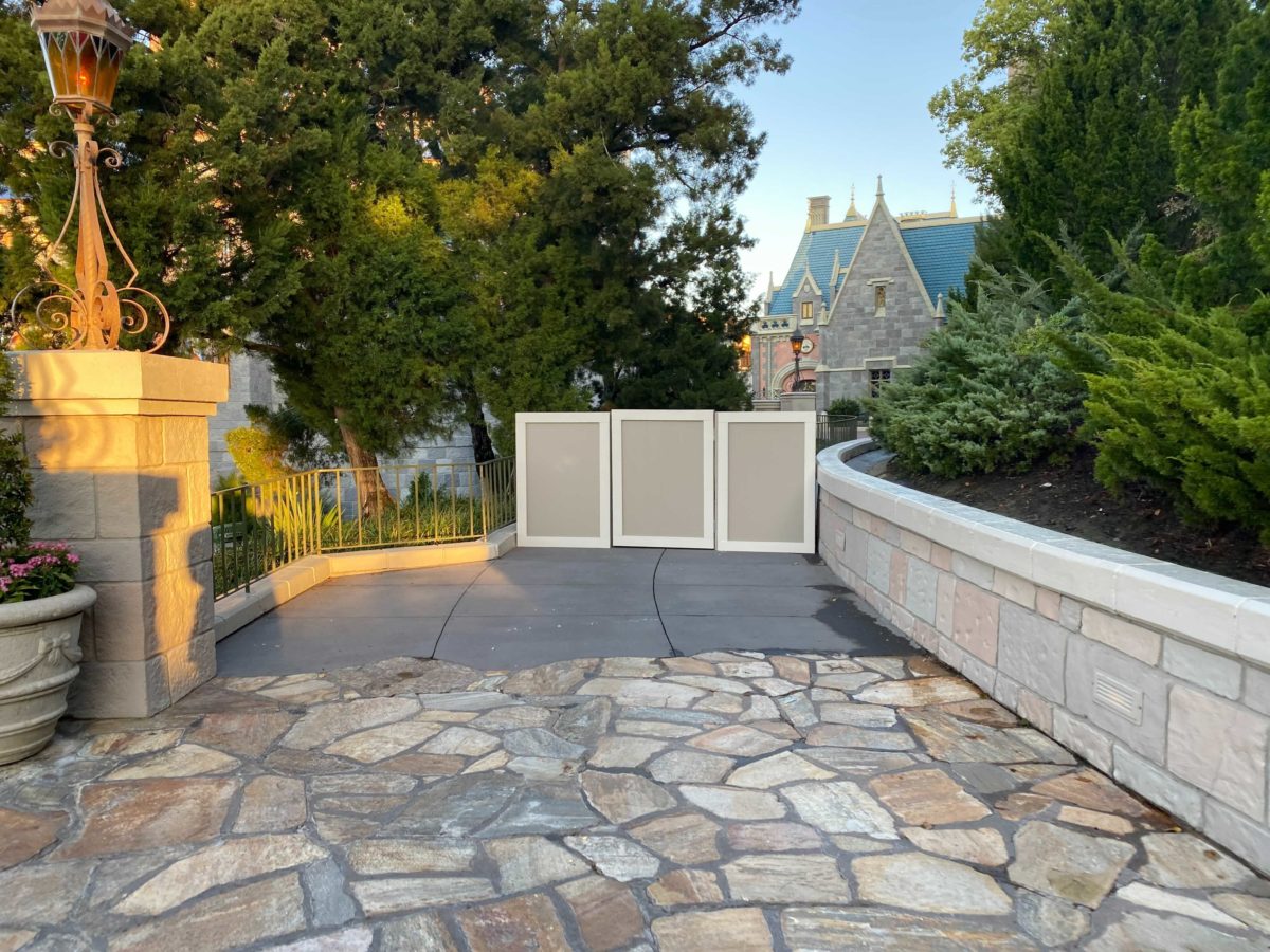 cinderella-castle-construction-walls-6