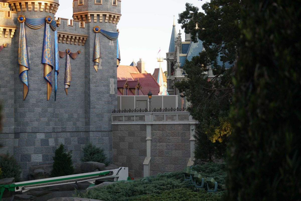 cinderella-castle-construction-walls-9