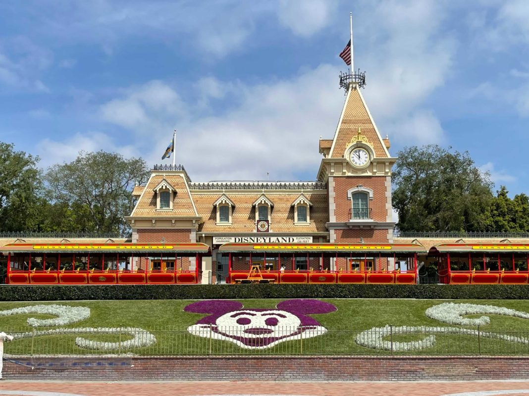 disneyland-train-station-6468236