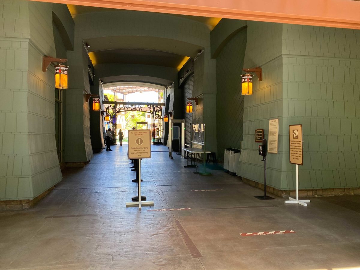 grand-californian-park-entry-health-safety-7-3382142