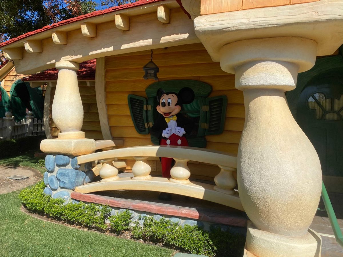 mickey-mouse-in-toontown-6