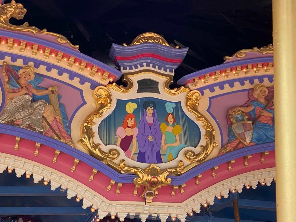 prince-charming-regal-carrousel-vignettes-3
