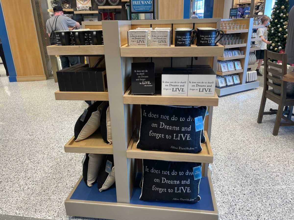 universal-studios-store-hp-merch-1