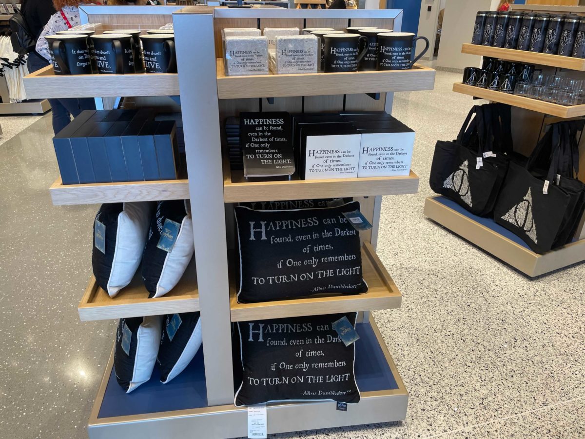 universal-studios-store-hp-merch-2