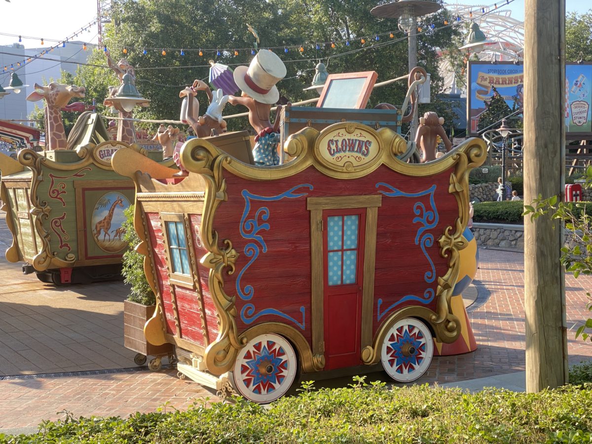 casey-jr-clown-car-trim-gold-2-magic-kingdom-05242021