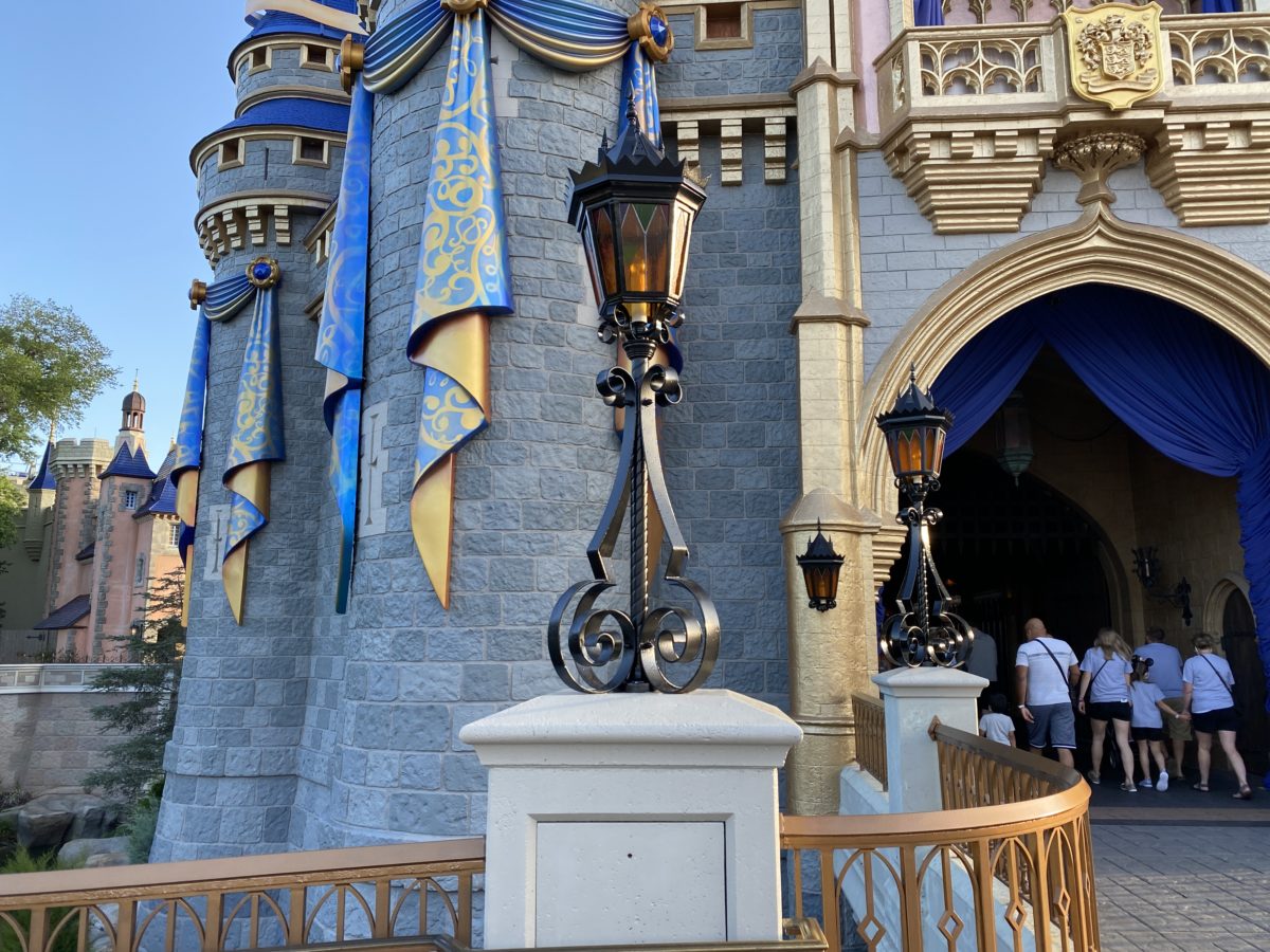 cinderella-castle-west-entrance-lamp-returned-magic-kingdom-05102021