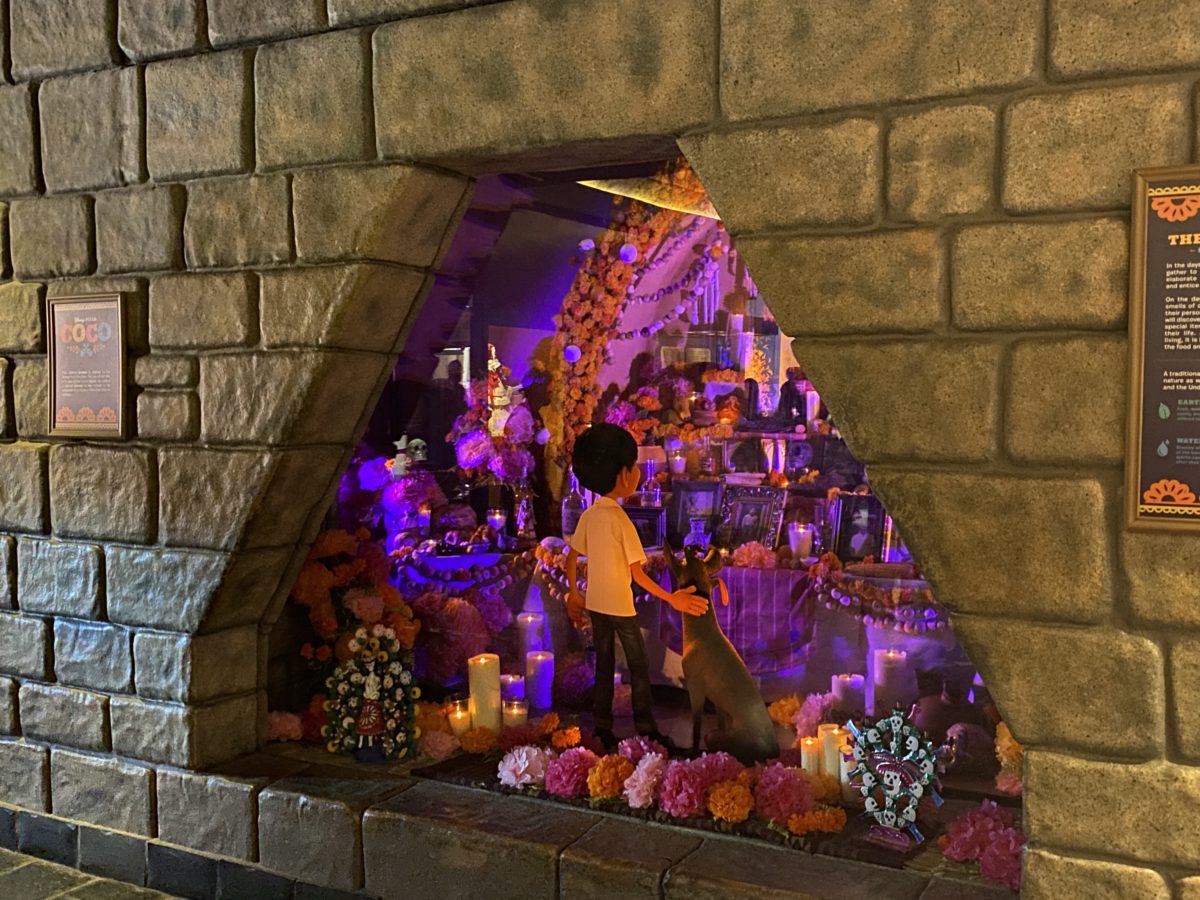 coco-display-working-2-mexico-pavilion-epcot-05252021