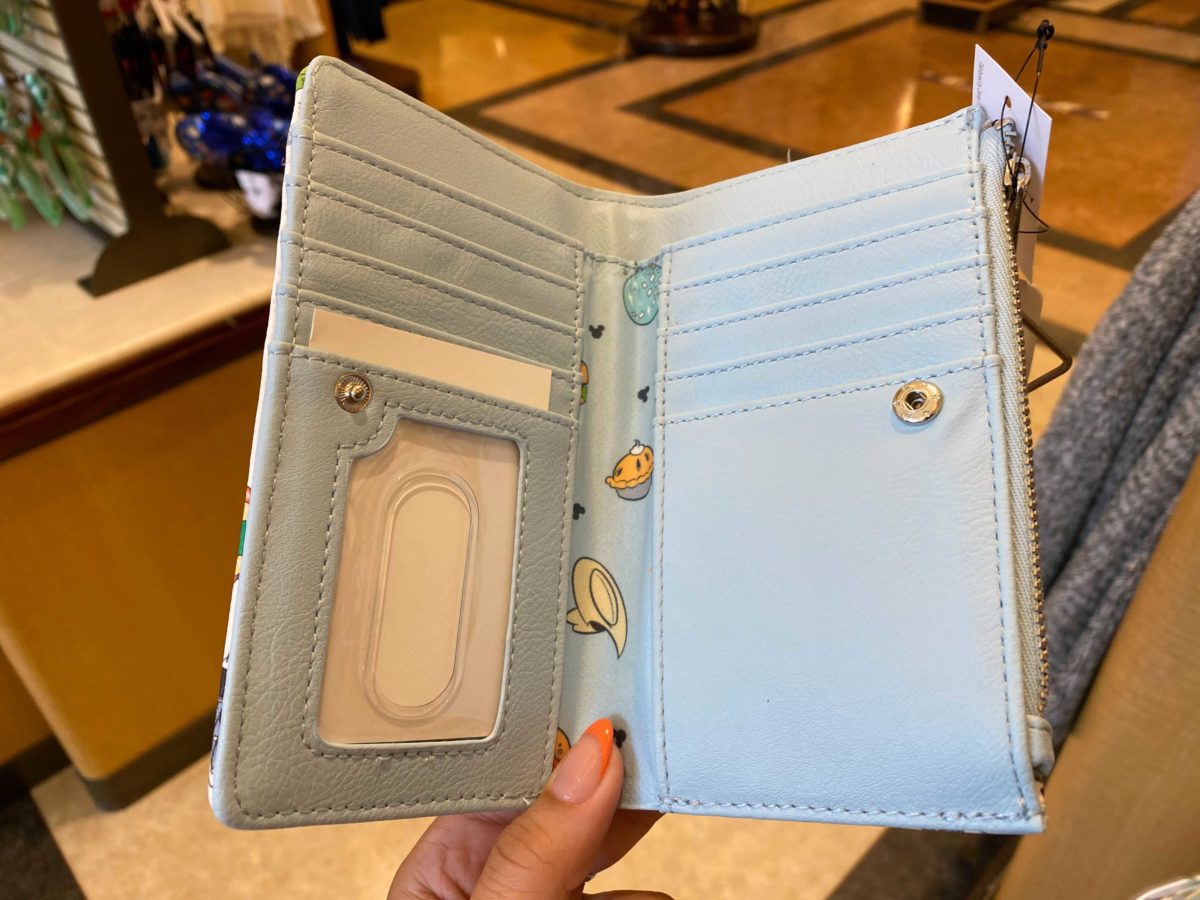 disneyland-minnie-mickeys-runaway-railway-loungefly-wallet-3-4385340