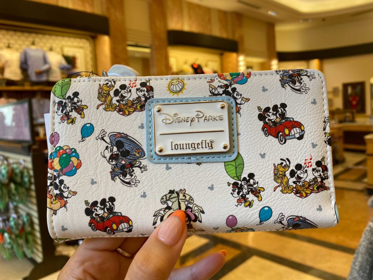 disneyland-minnie-mickeys-runaway-railway-loungefly-wallet-4-5412080