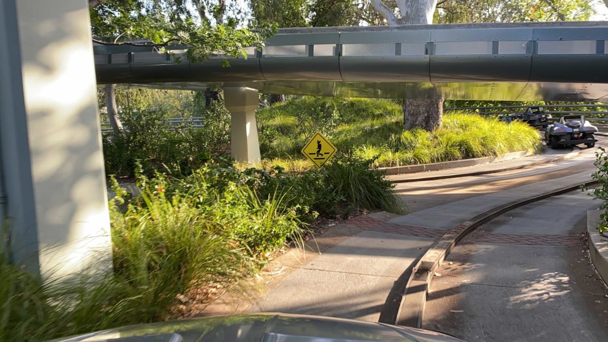 disneyland-autopia-47