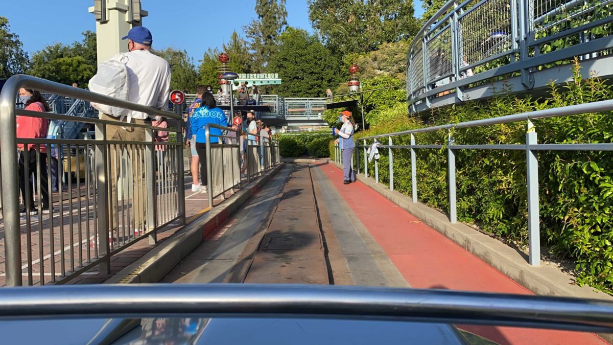 disneyland-autopia-51