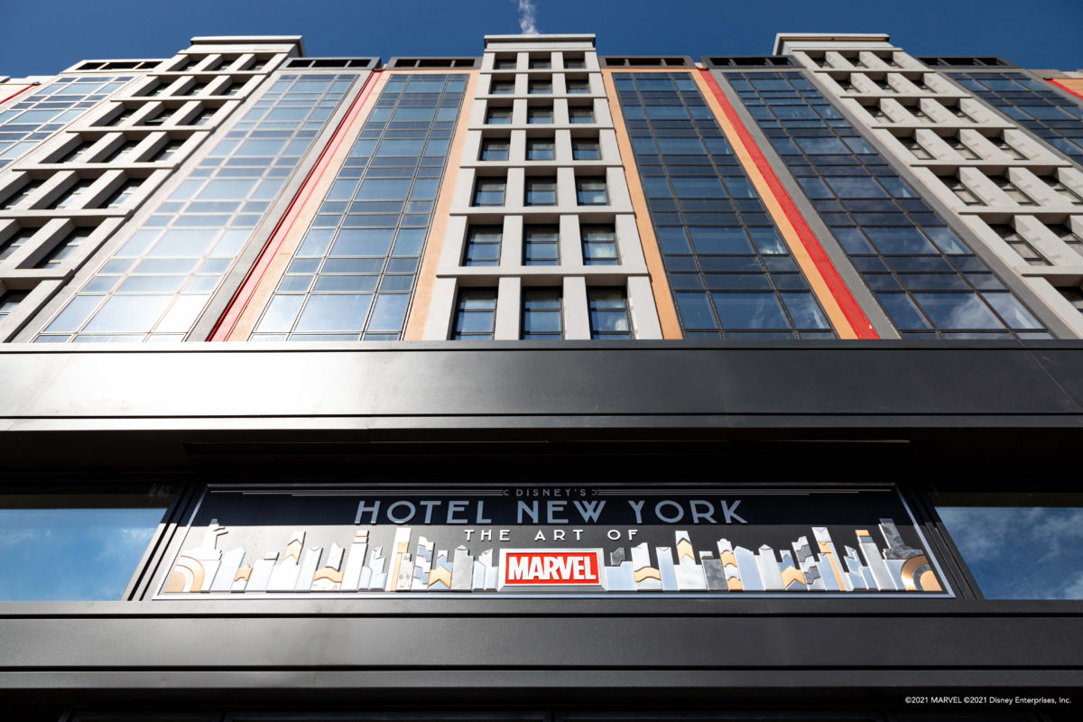 disneys-hotel-new-york-the-art-of-marvel