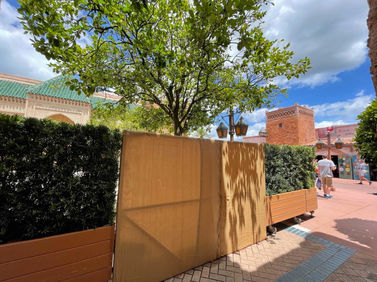 epcot-morocco-pavilion-planters-around-fountain-18-3314953