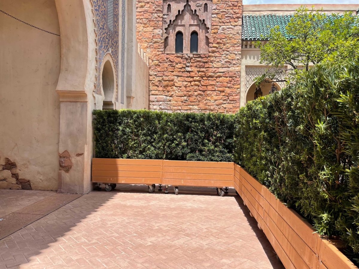 epcot-morocco-pavilion-planters-around-fountain-6-4252993