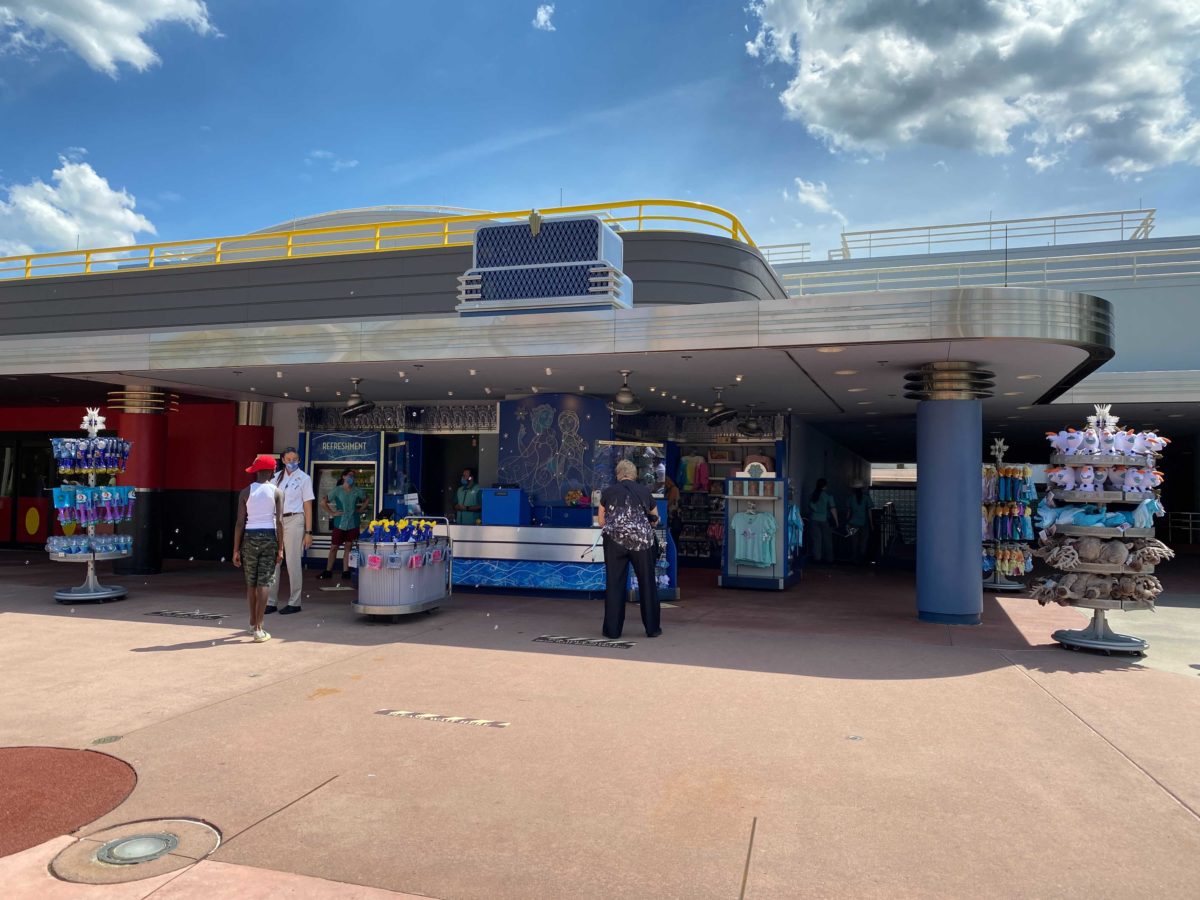 frozen-fractal-gifts-reopen-may-10th-disneys-hollywood-studios-2-3428580