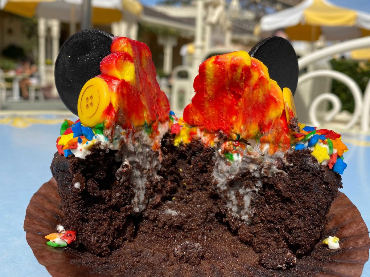 Jolly-Holiday-Magic-Cupcake