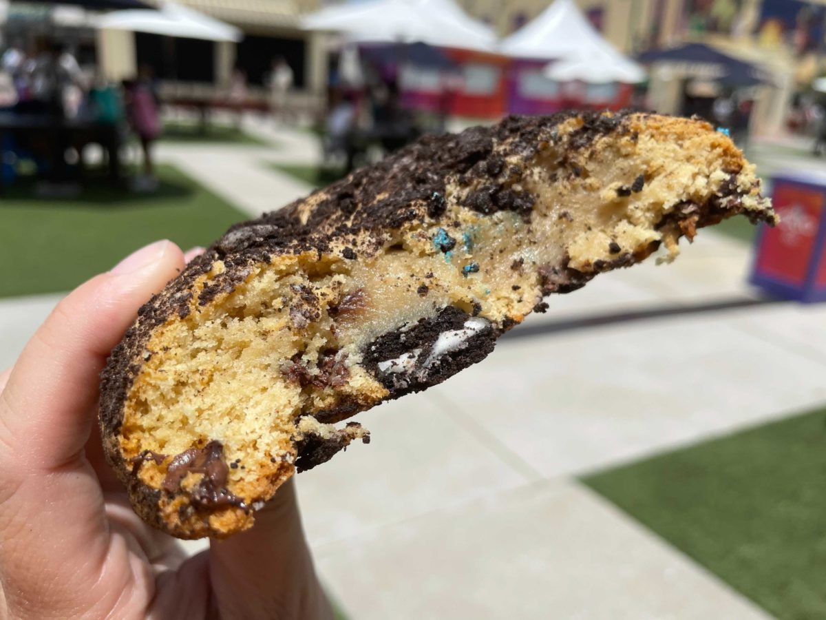 jurassic-world-tribute-store-jumbo-oreo-cookie-3-6141227