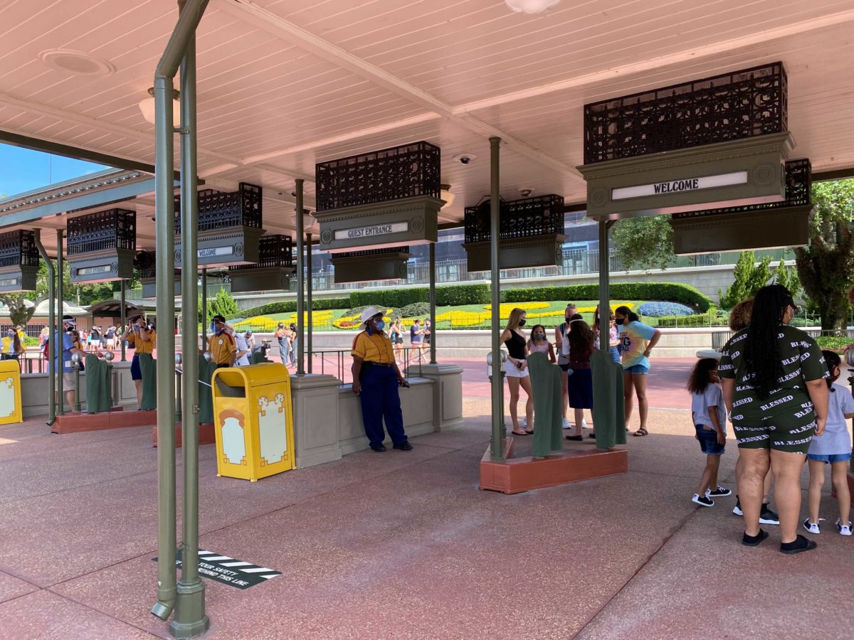 magic-kingdom-gates-14