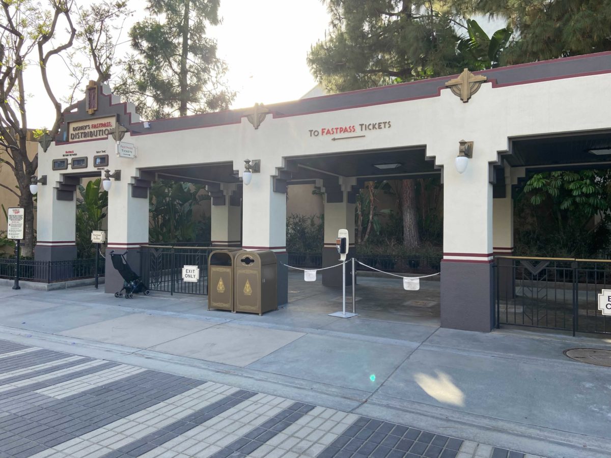 mission-breakout-fastpass-dispensers-removed-1