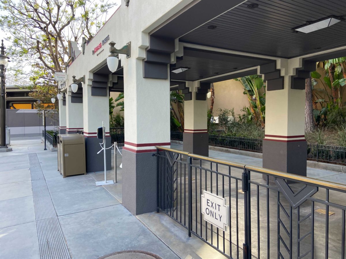 mission-breakout-fastpass-dispensers-removed-2