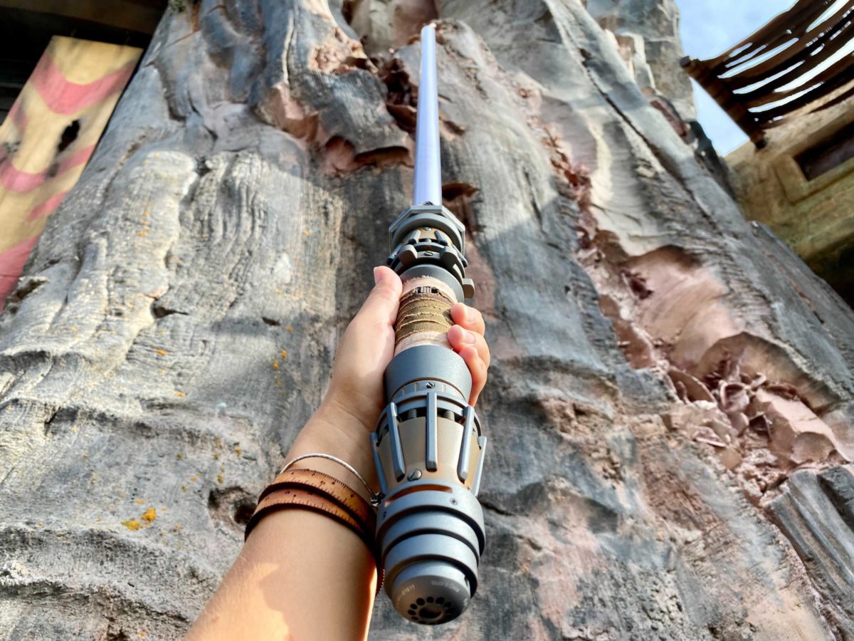 Photos Video New Rey Legacy Lightsaber Hilt Rises In Star Wars Galaxy S Edge At Disney S