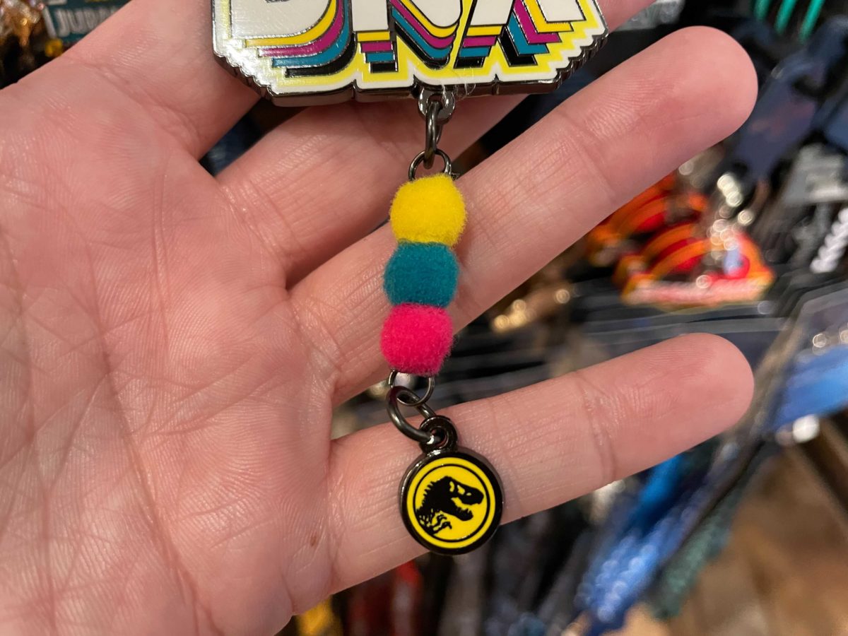 universals-islands-of-adventure-jurassic-world-merchandise-5-20-21-mr-dna-keychain-3-3985699