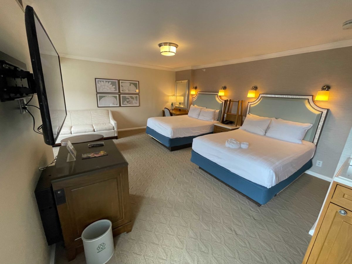 Photos Video Tour A Deluxe Room At Disneys Beach Club Resort Now
